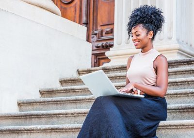 Woman workin on laptop